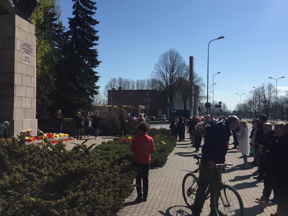 Politiķis vēršas policijā par pulcēšanās pārkāpumiem 9.maijā