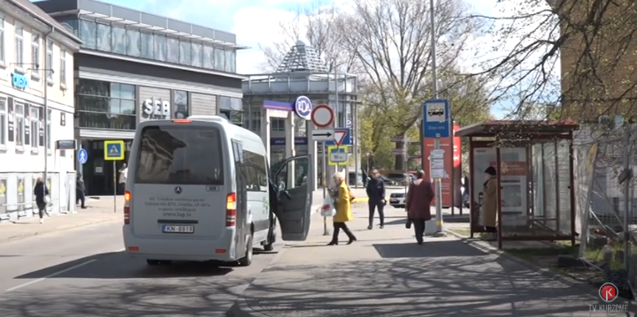 Sabiedriskajā transportā distancēšanās jāievēro tikai iespēju robežās