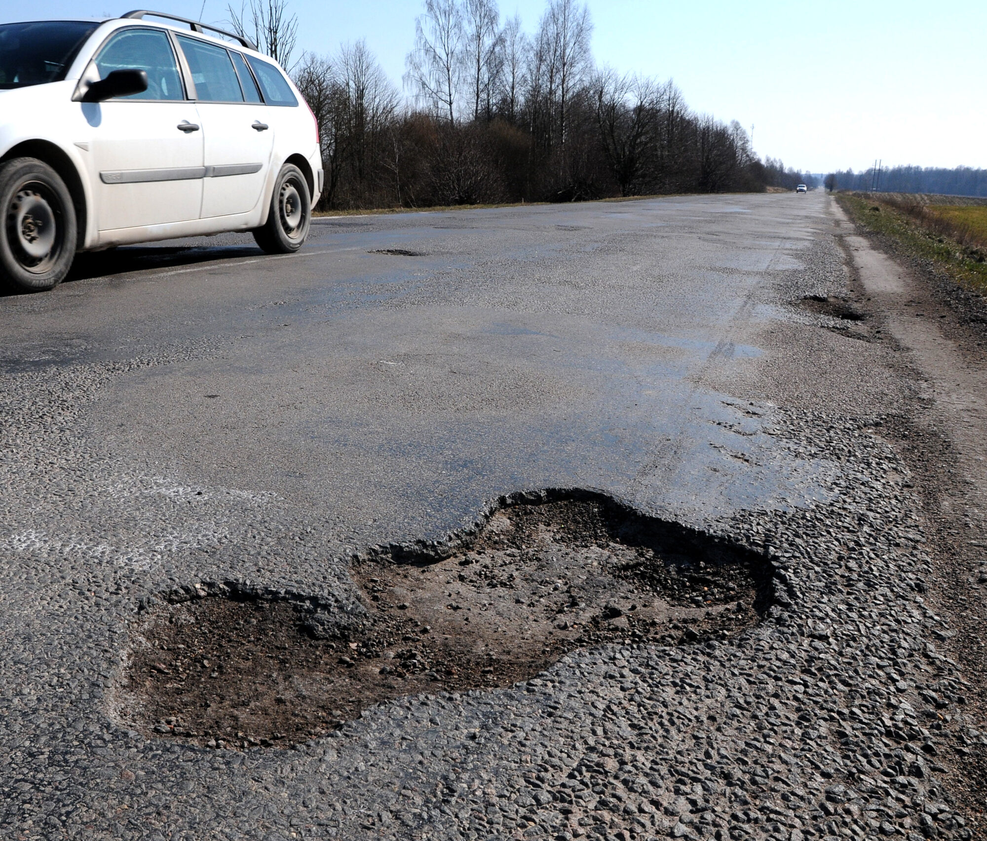 Daļa miljonu iemērīta novadu ceļiem