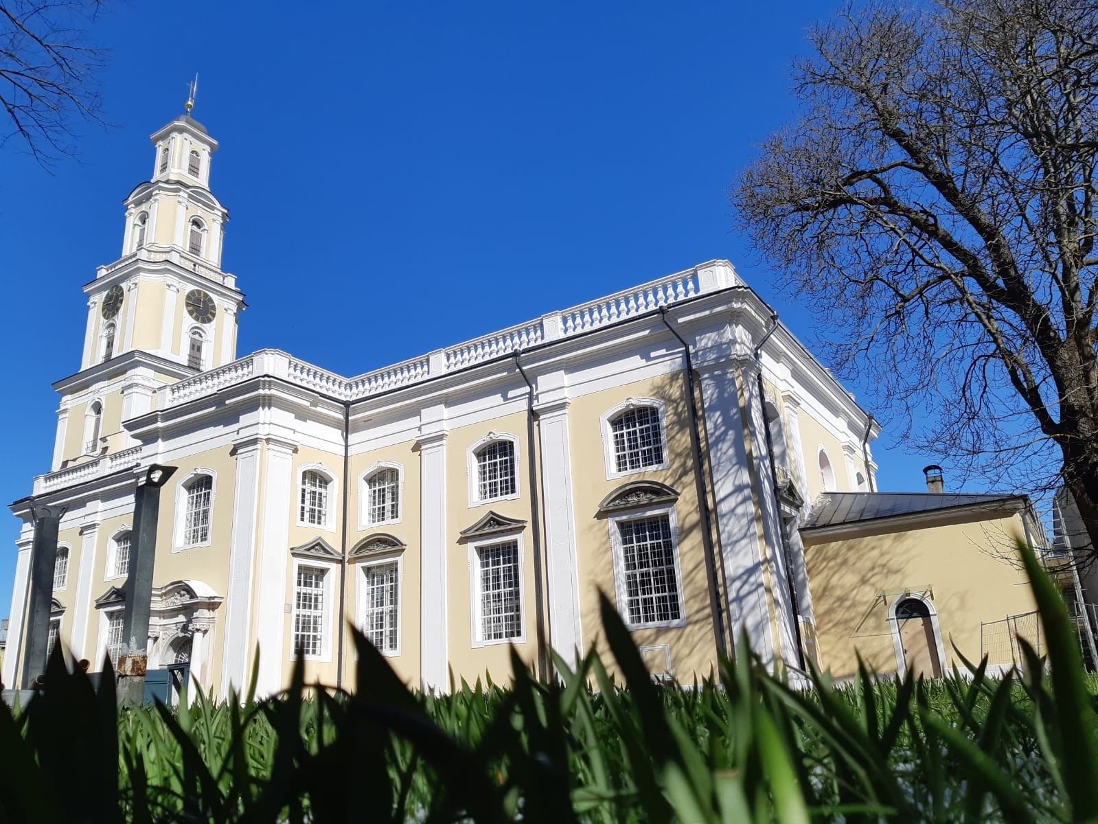 Liepājas Sv.Trīsvienības katedrāles fasādes atjaunošanas darbi  tuvojas noslēgumam