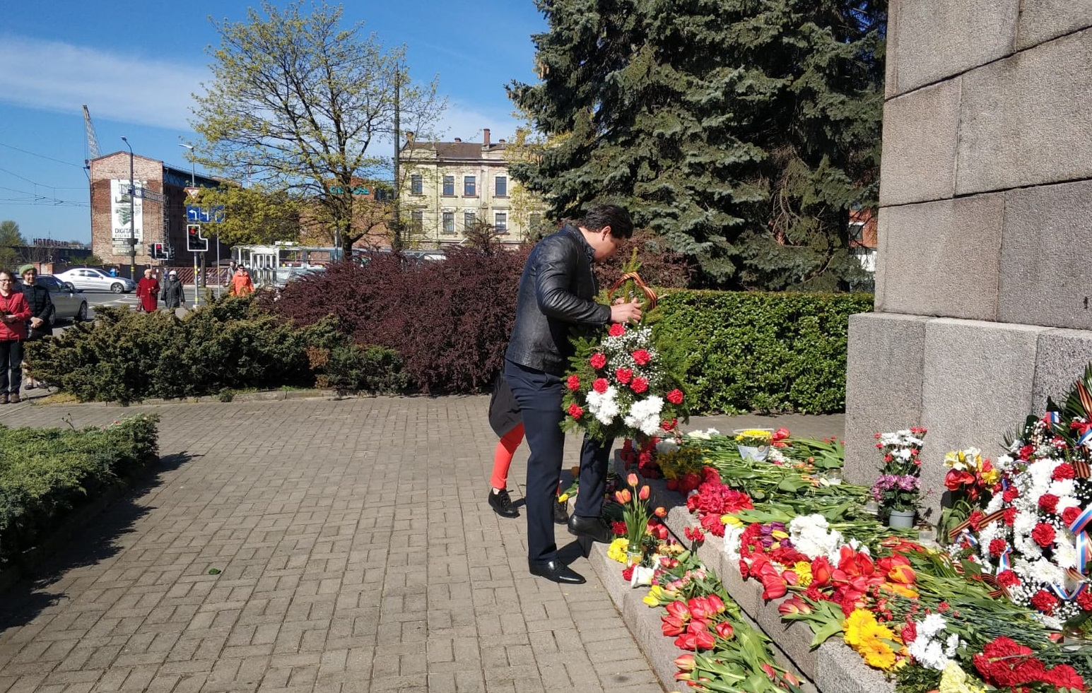 9. maija atzīmētājiem aizrāda par distances neievērošanu