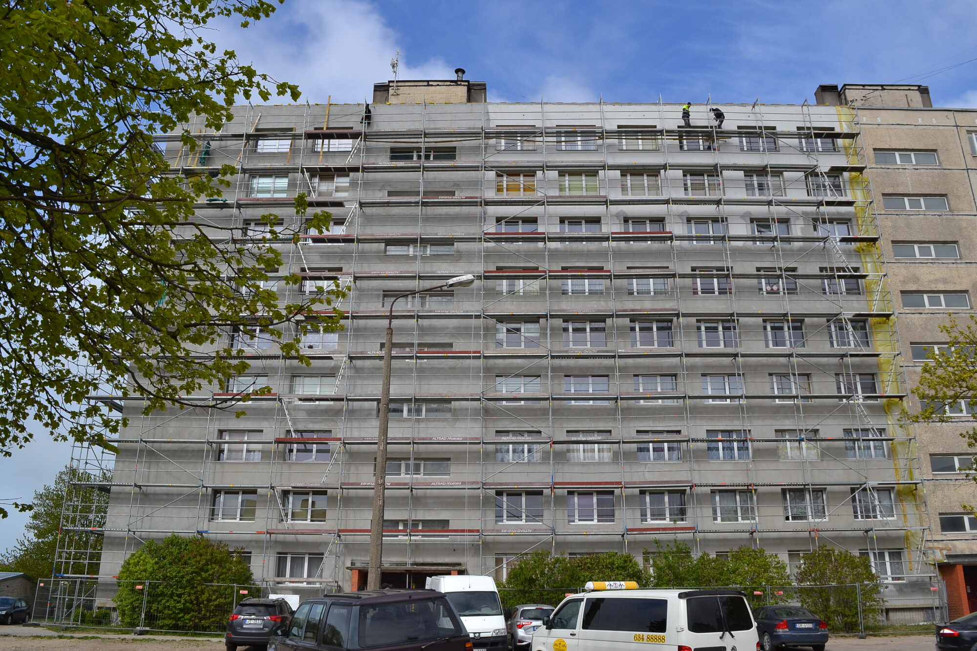 Būvnieks iesāktos ēku renovācijas darbus sola pabeigt