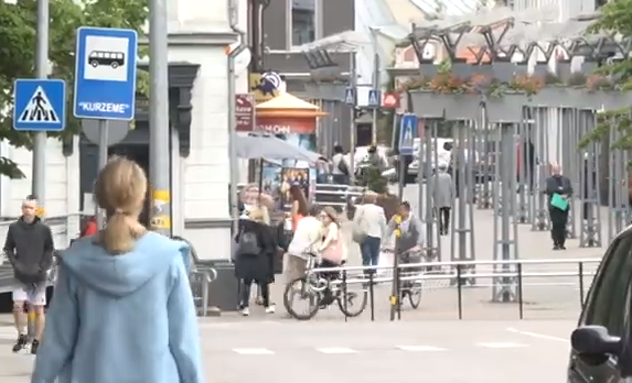 Beidzoties ārkārtējai situācijai, paliek spēkā vairāki ierobežojumi