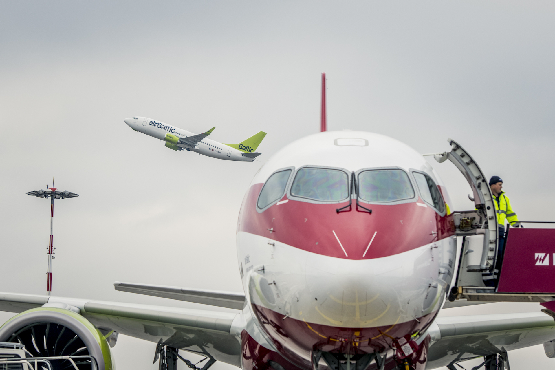 “airBaltic” plāno atsākt lidojumus uz Liepāju 13.jūlijā