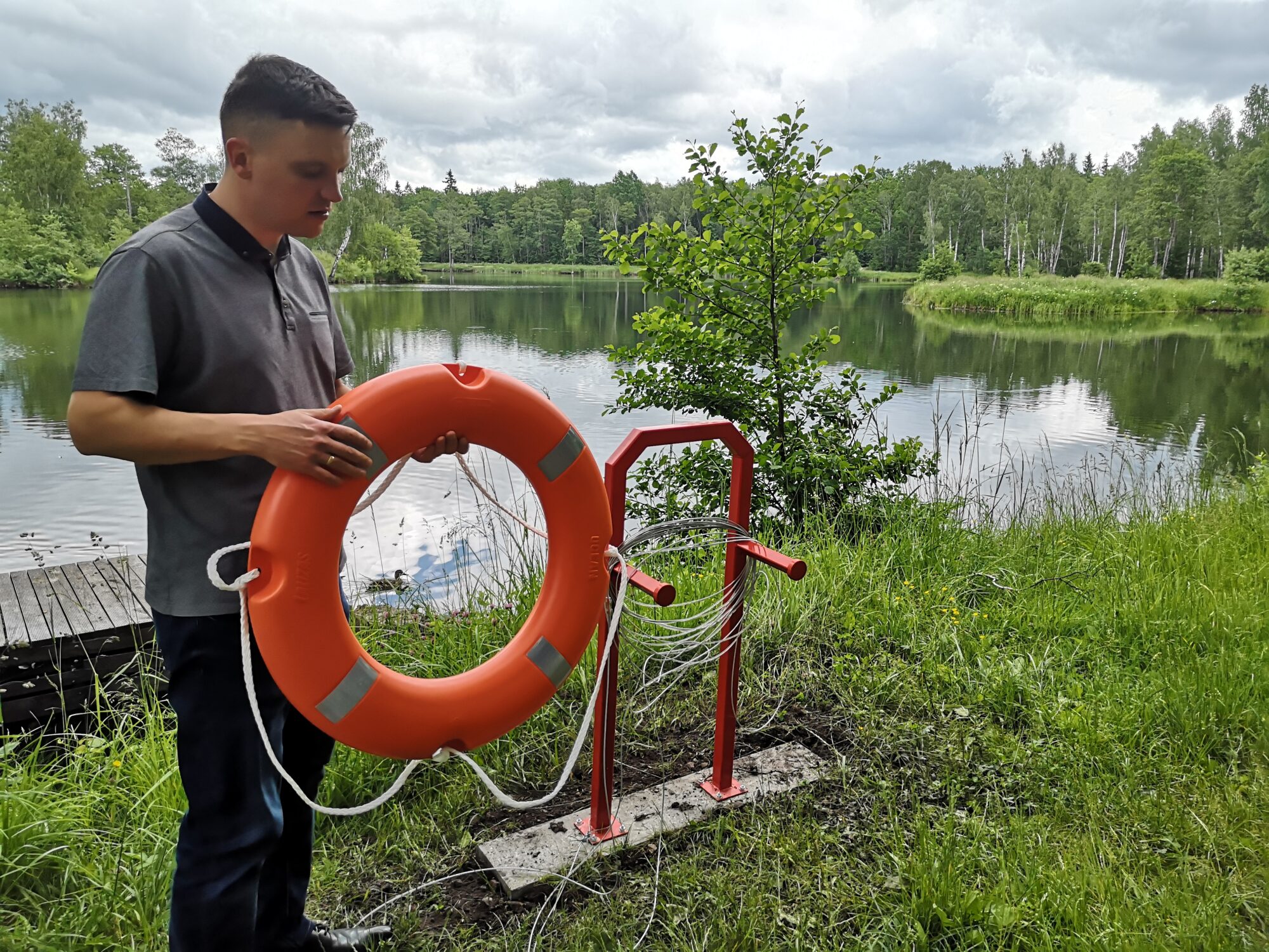 Grobiņas novada peldētāju drošībai – glābšanas riņķi