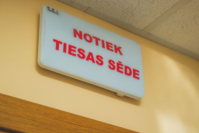 Autovadītājai par uzbraukšanu zēnam Aizputē piespriež desmit mēnešus cietumā