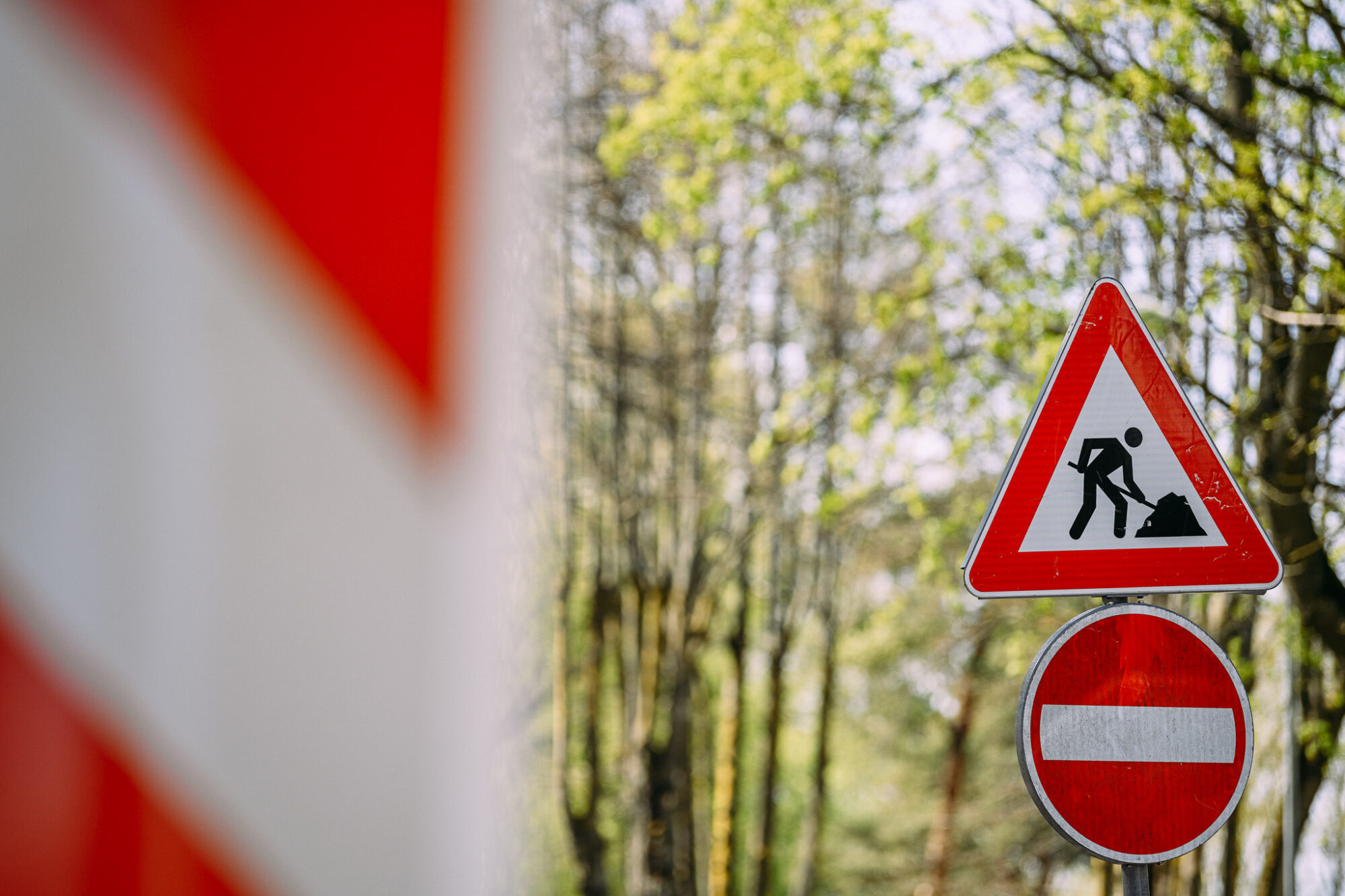 Slēgs satiksmi Vaiņodes un Reiņu meža ielu posmos