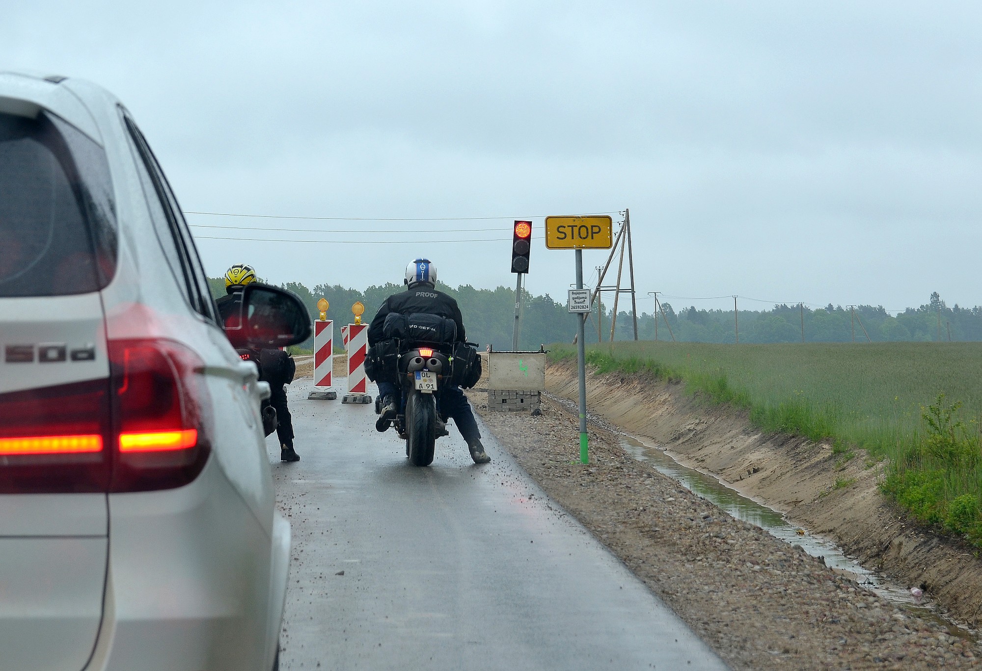 Autoceļam Priekule-Vaiņode visā garumā atjaunos segumu