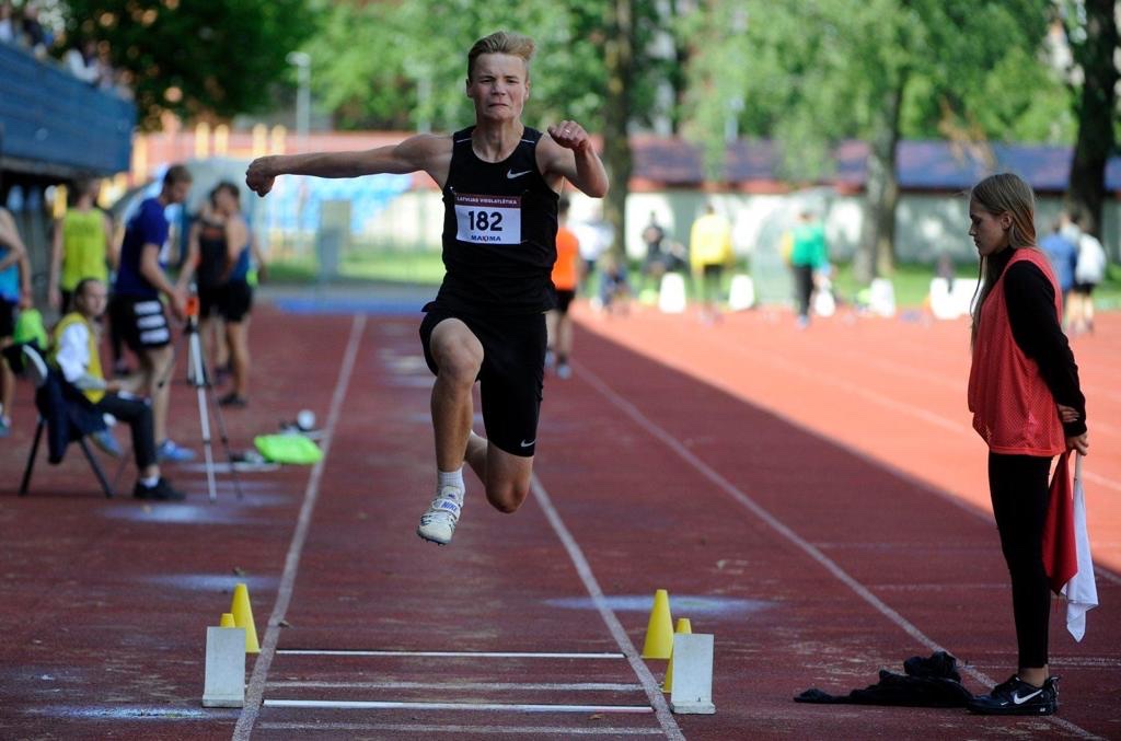 Desmit medaļas LSSS vieglatlētiem LČ U18 un U20 grupā