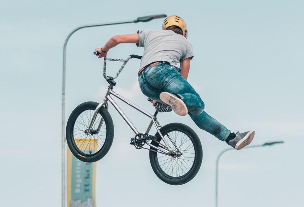 Parādīt sevi sportā un sociālajos tīklos. BMX sportisti paši rūpējas par savu tēlu