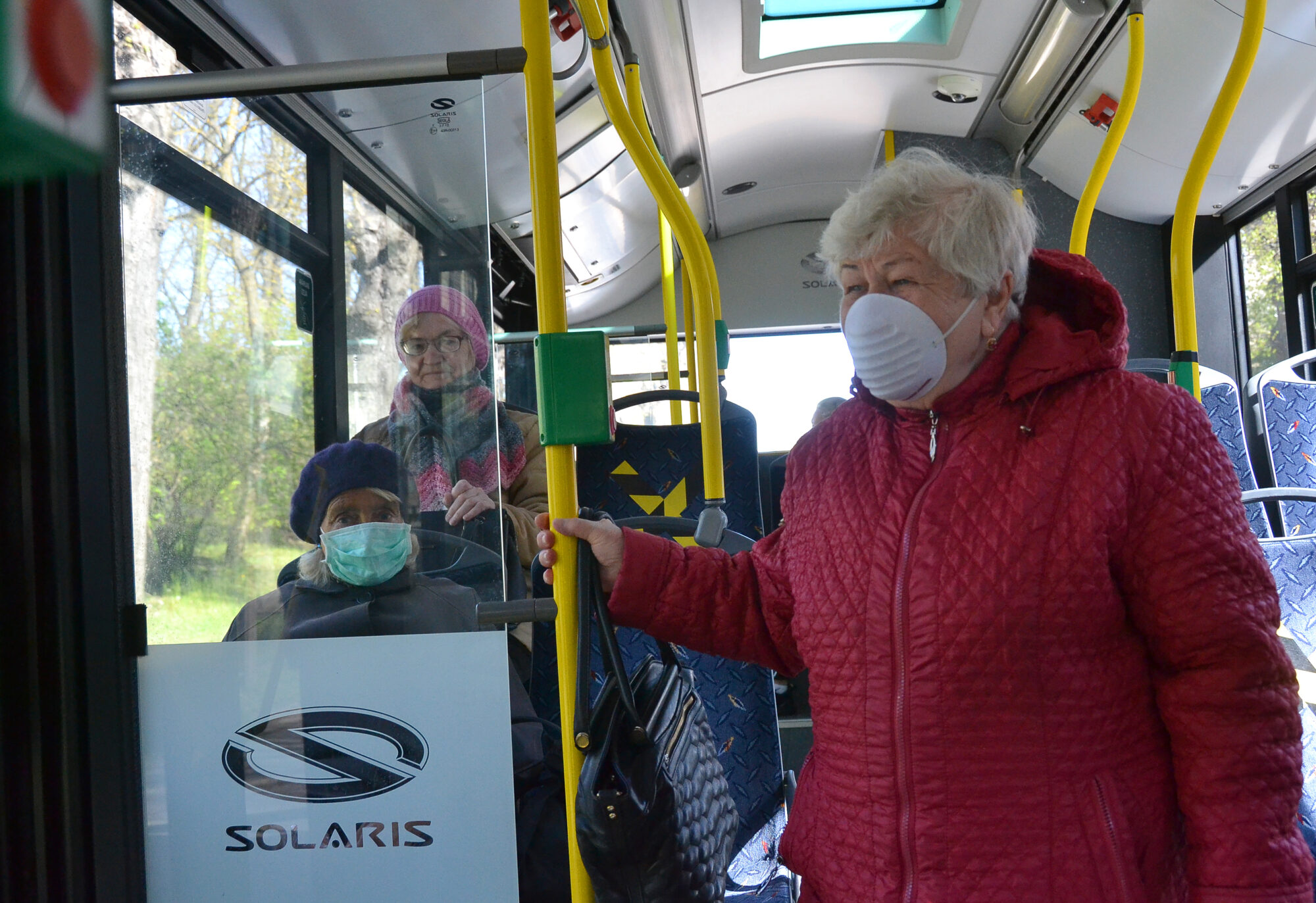 Sabiedriskajā transportā vairs nav obligāta sejas aizsegu lietošana