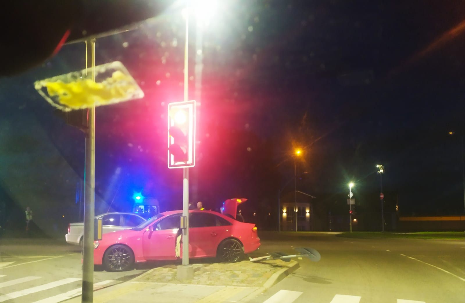 Divu auto sadursmē cieš divas sievietes