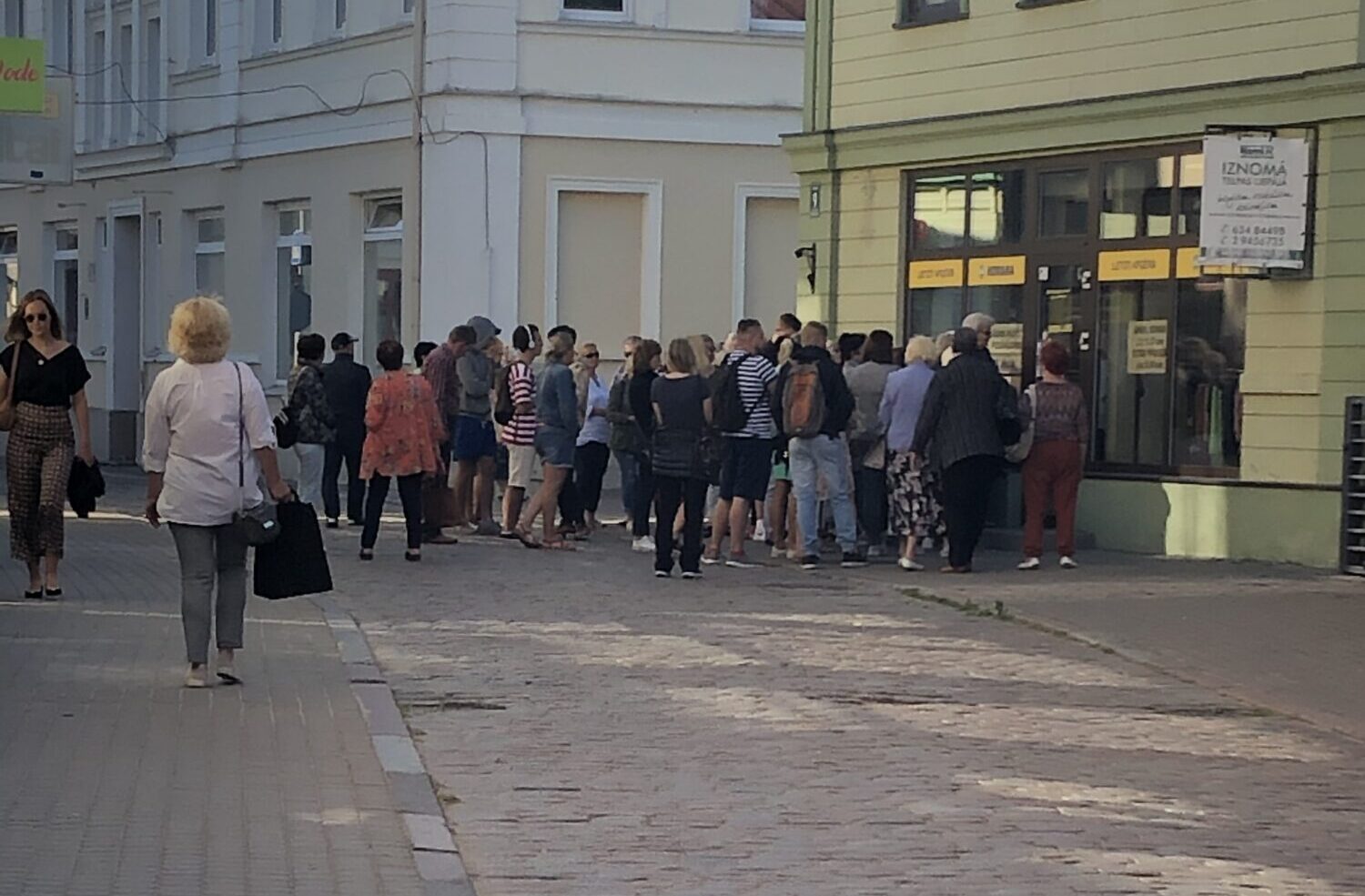 Distanci vēl ievēro, bet par higiēnu piemirsies