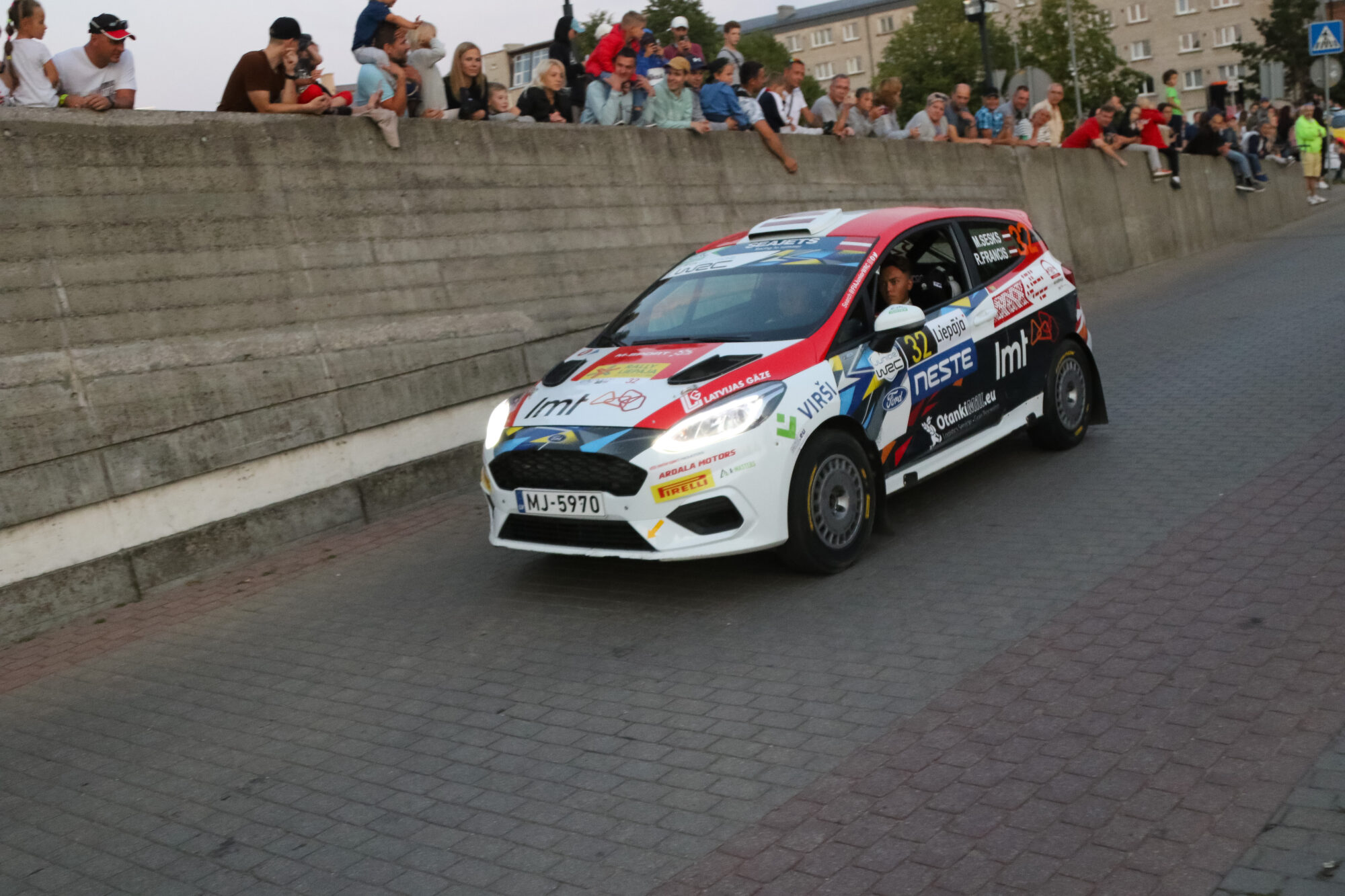 Rallijam klusa atklāšana, bet skaļa parāde