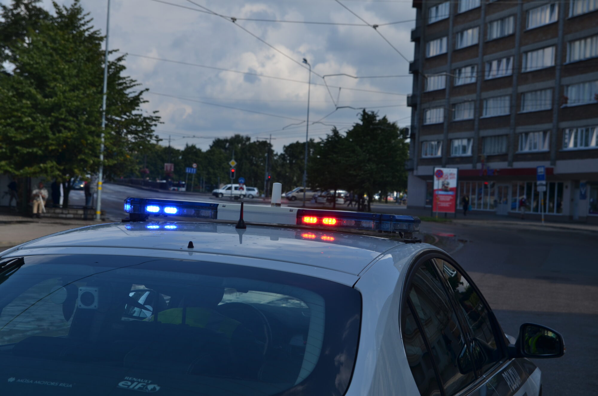 Neievērojot drošu distanci, izraisa divas avārijas