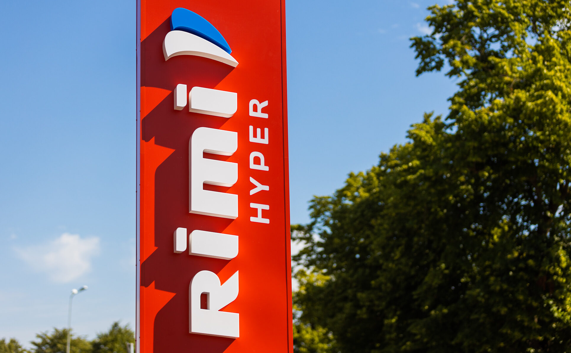 Durvis ver Rimi hipermārkets Liepājā