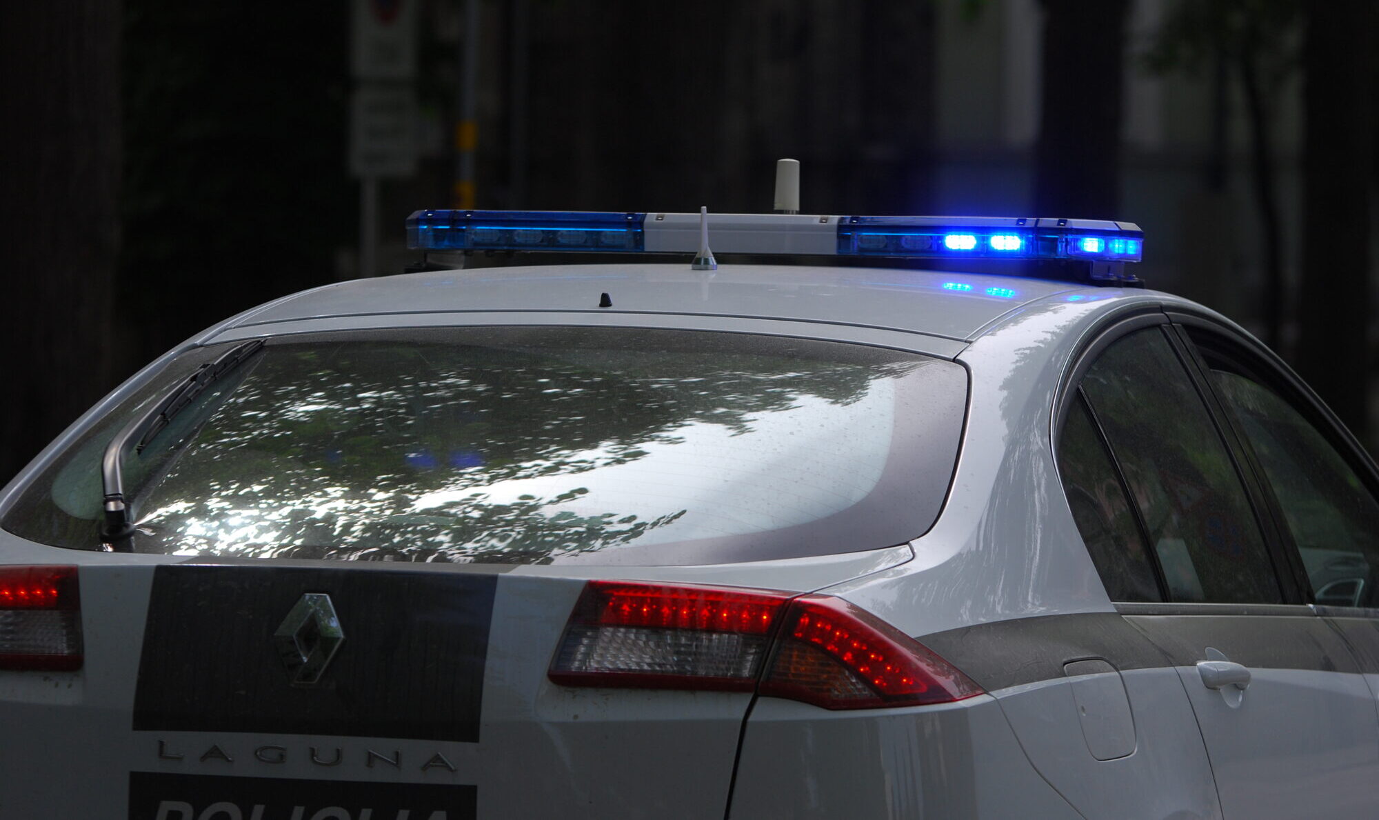 “Škoda” vadītājs ignorē ceļu satiksmes noteikumus un iebrauc pretējā virziena braukšanas joslā