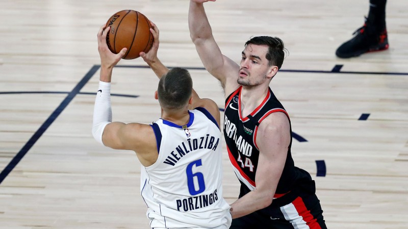 Porziņģim 36 punkti un jauns tālmetienu rekords “Mavericks” zaudējumā “Trail Blazers”