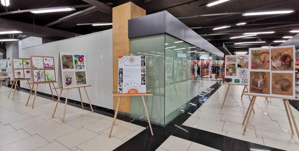 Radošās pilnveides studijas “Mākslas pasāža RADI” izstāde “Kurzemē”