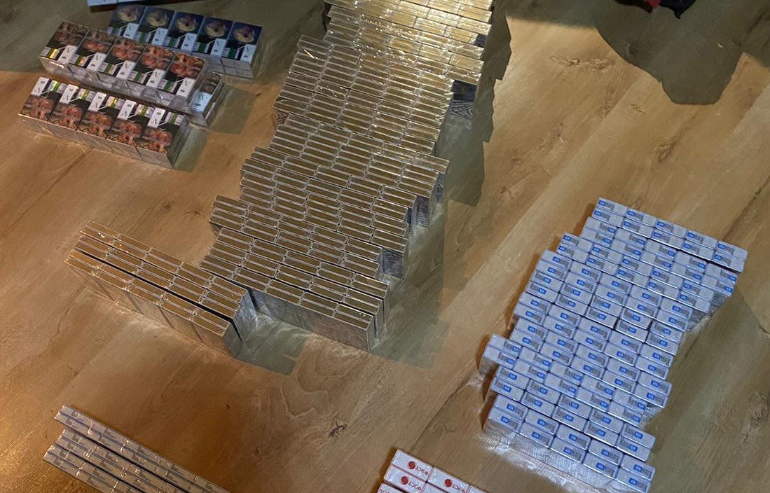 Valsts policija vairākos īpašumos Liepājā konstatē nelegālās cigaretes