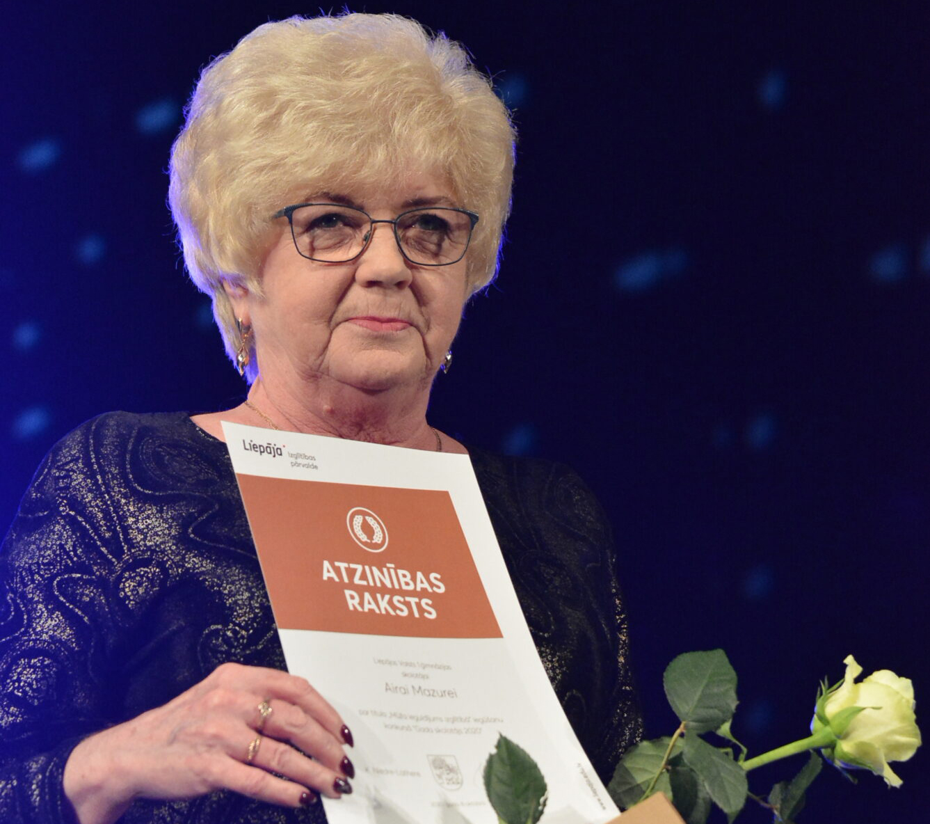 Labākos skolotājus godina pustukšā zālē