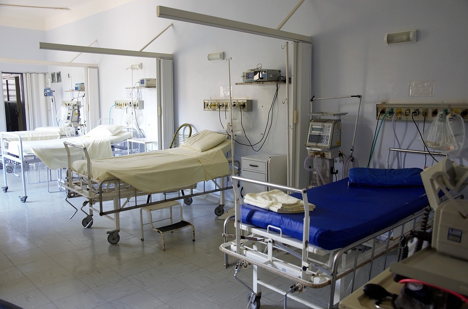 Slimnīcās esošo Covid-19 pacientu skaits pirmo reizi pārsniedzis 500