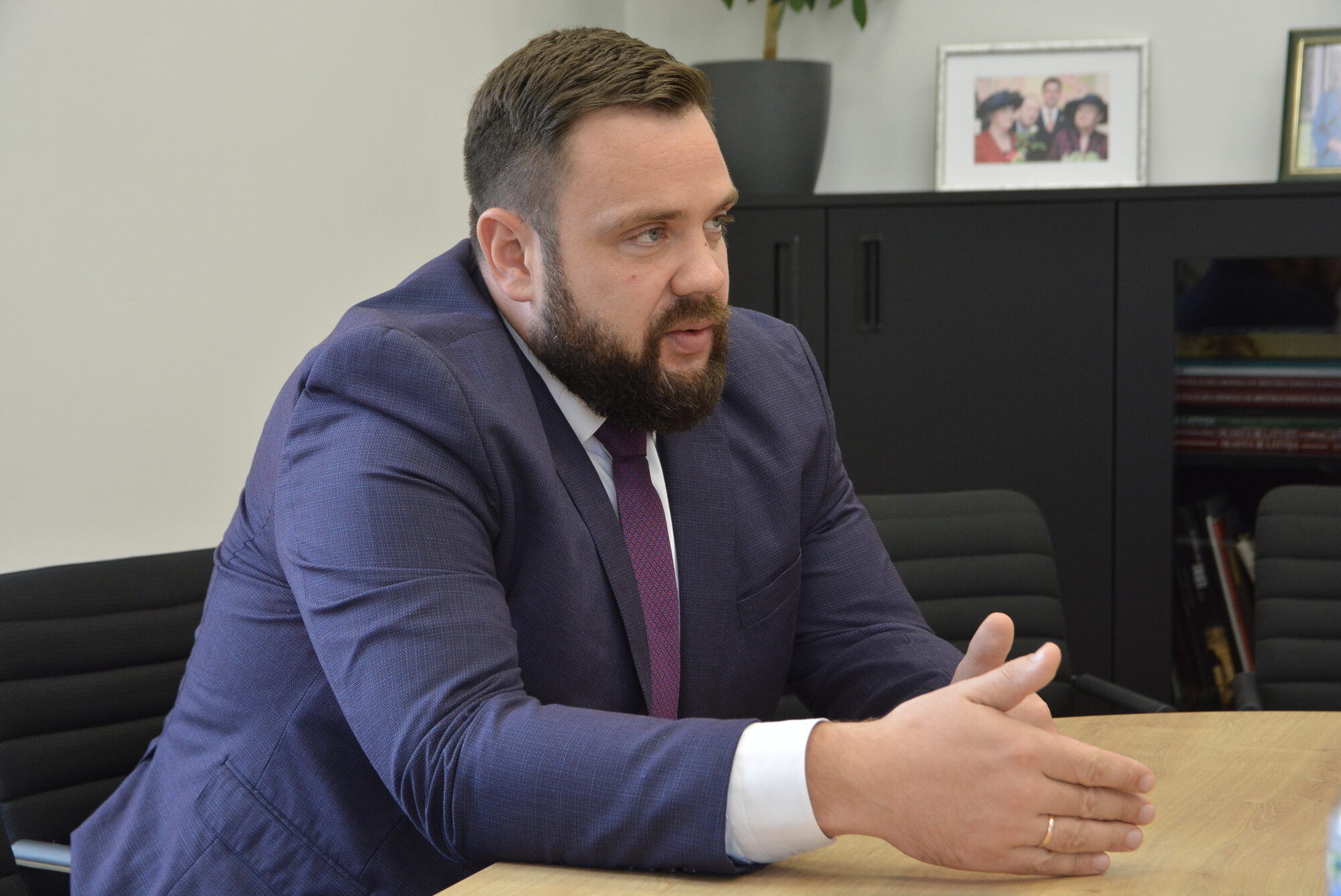“KPV LV” valde lēmusi no amata atsaukt partiju pametošo ekonomikas ministru Vitenbergu