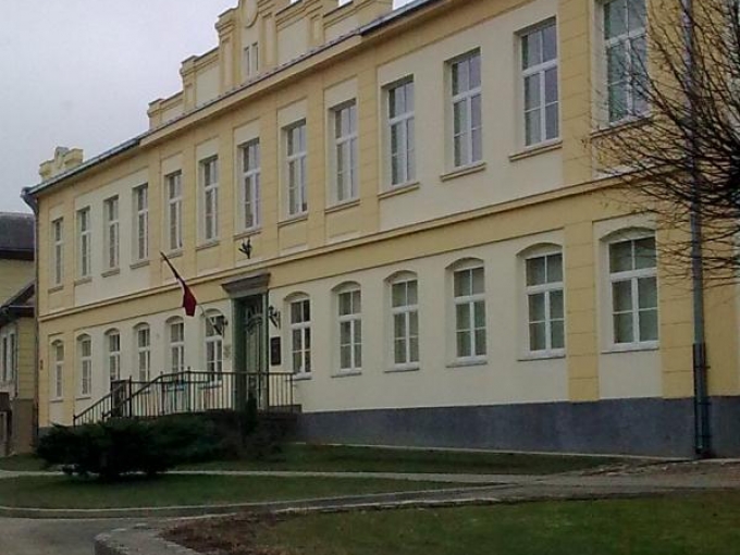 Inficējusies darbiniece uz Aizputes domi strādāt nenāk