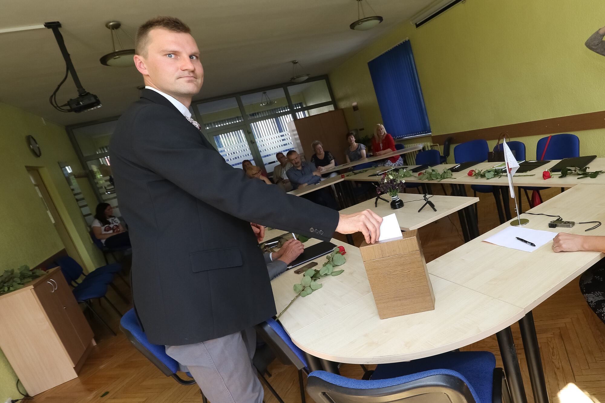 Sēdēšana uz diviem krēsliem Nīcas gaumē. KNAB: amatu savienošana ir pieļaujama