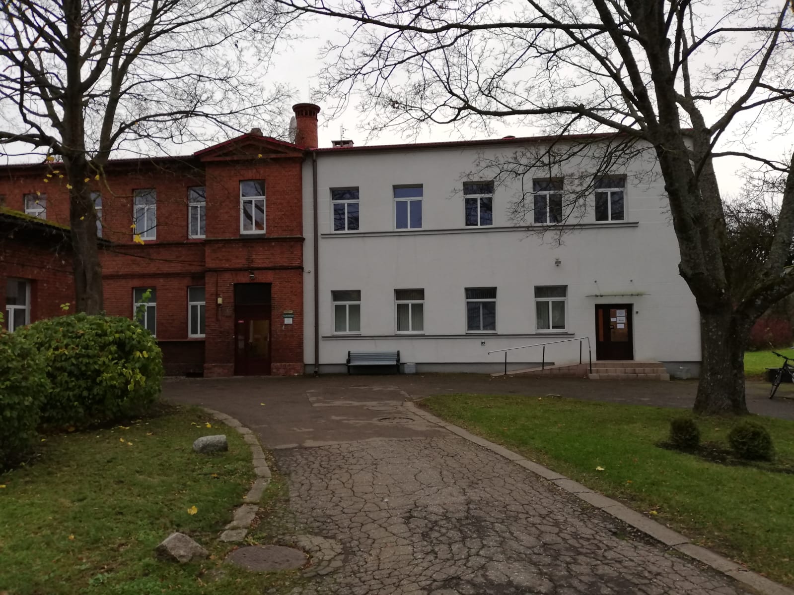 Liepājas Reģionālās slimnīcas Narkoloģijas nodaļa pacientus pieņem bijušās Onkoloģijas klīnikas telpās Jūrmalas ielā 2
