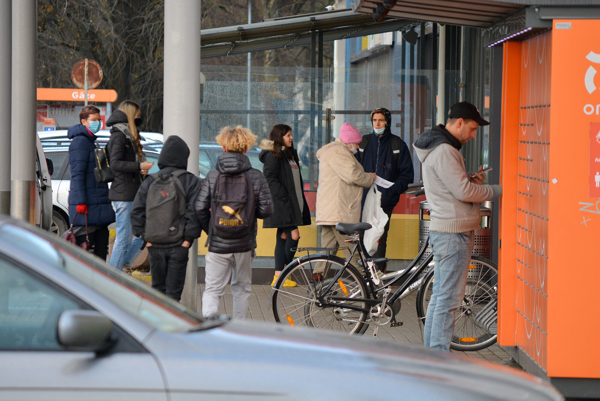 ”Melnajā piektdienā” 2 metrus neievēro