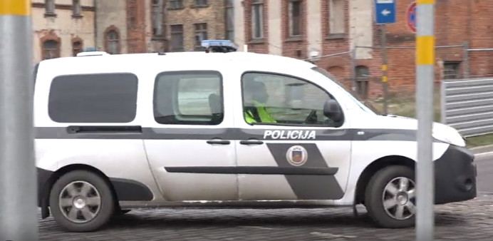 Krāpšanā ar darba laika uzskaiti apsūdzētie policisti atstādināti no dienesta