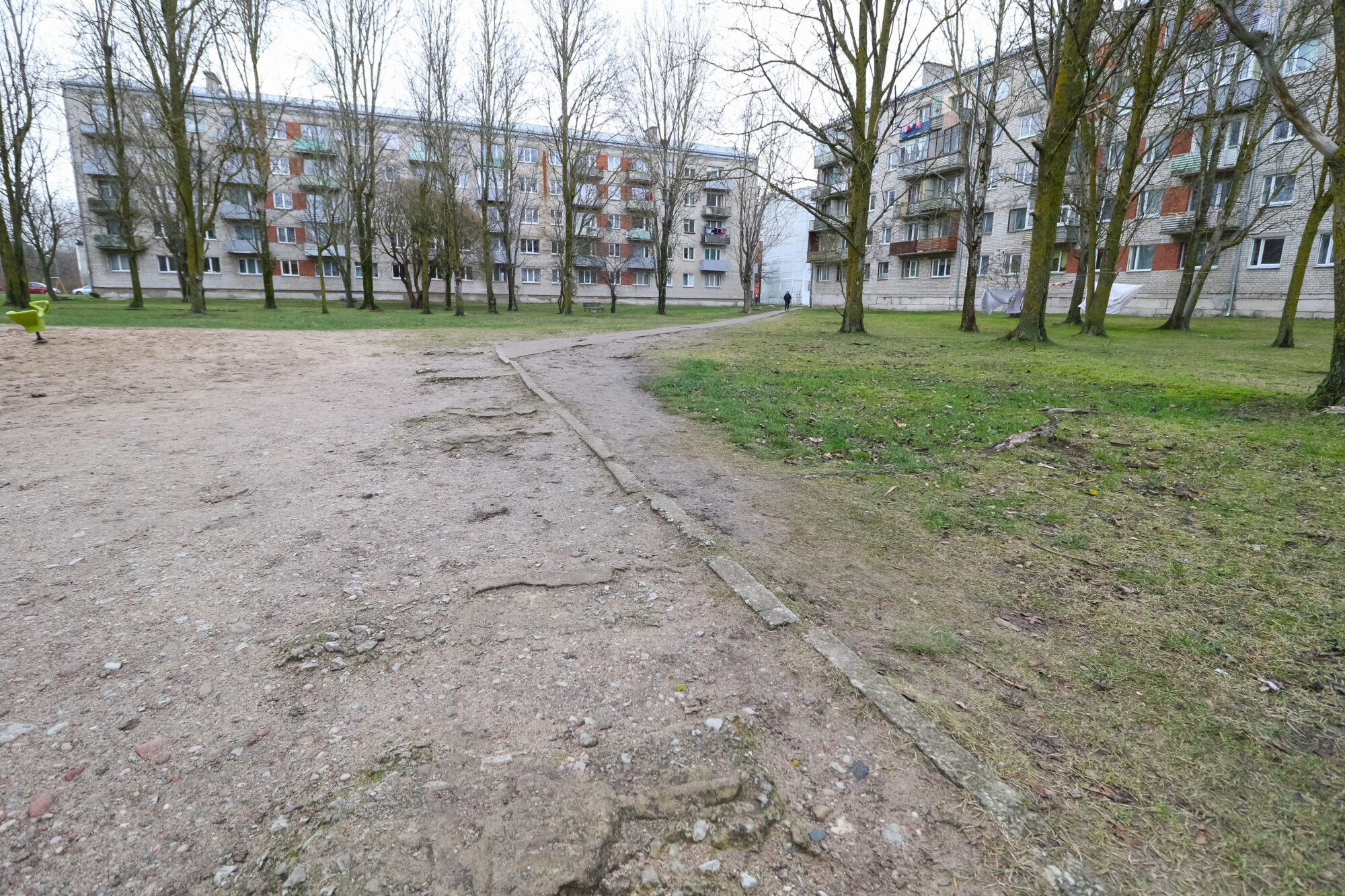 Par maz cilvēku, kas vēlas kaut ko panākt. Iedzīvotāji diskutē, ko uzlabot pilsētas mikrorajonos
