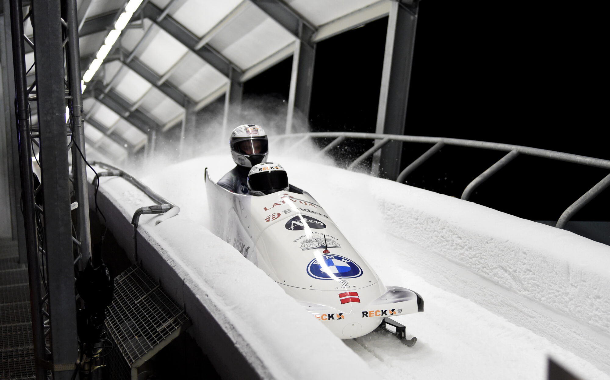 Bobslejistiem Austrijā divas bronzas