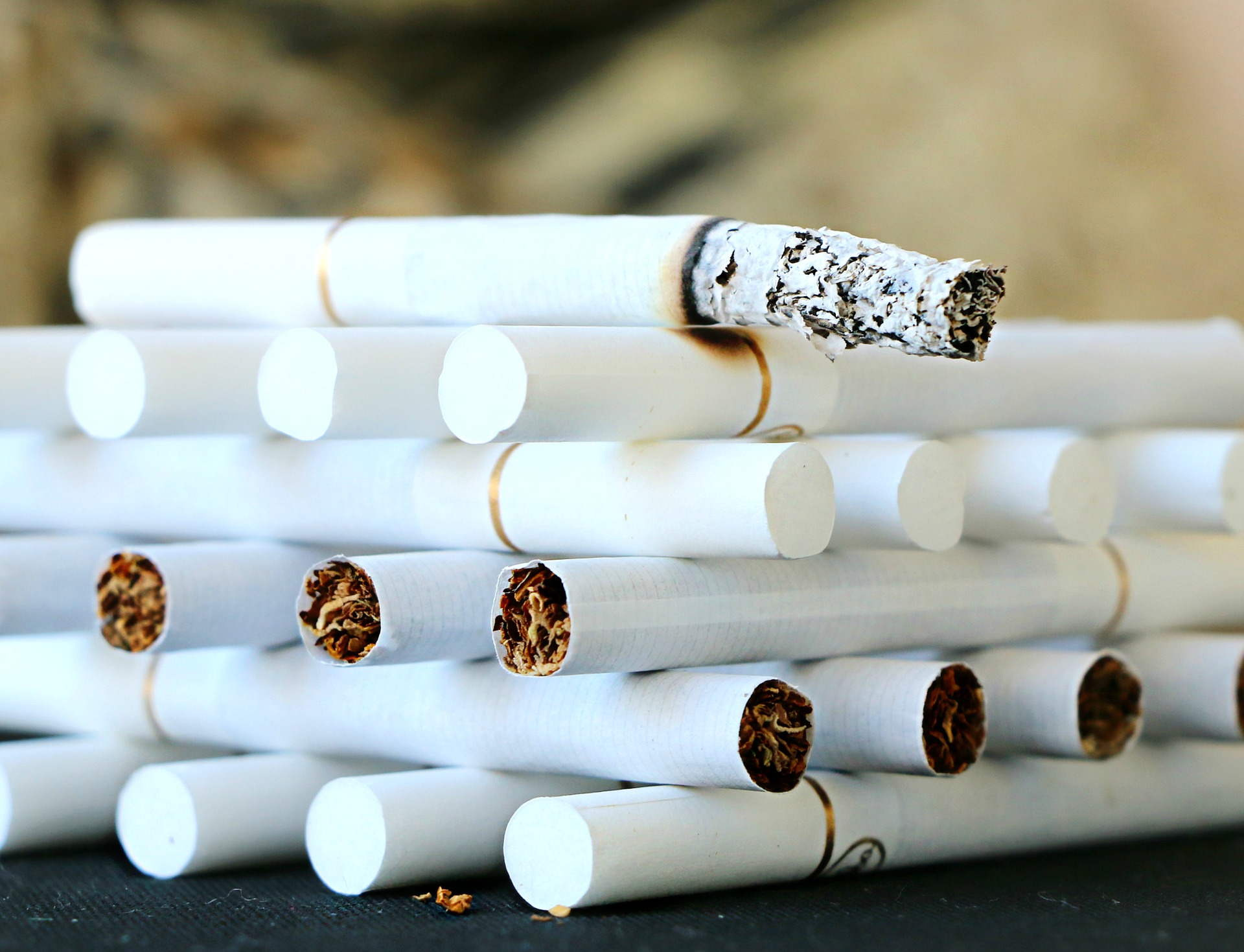 Liepājā atsavina vairāk nekā divus tūkstošus nelegālo cigarešu paciņas
