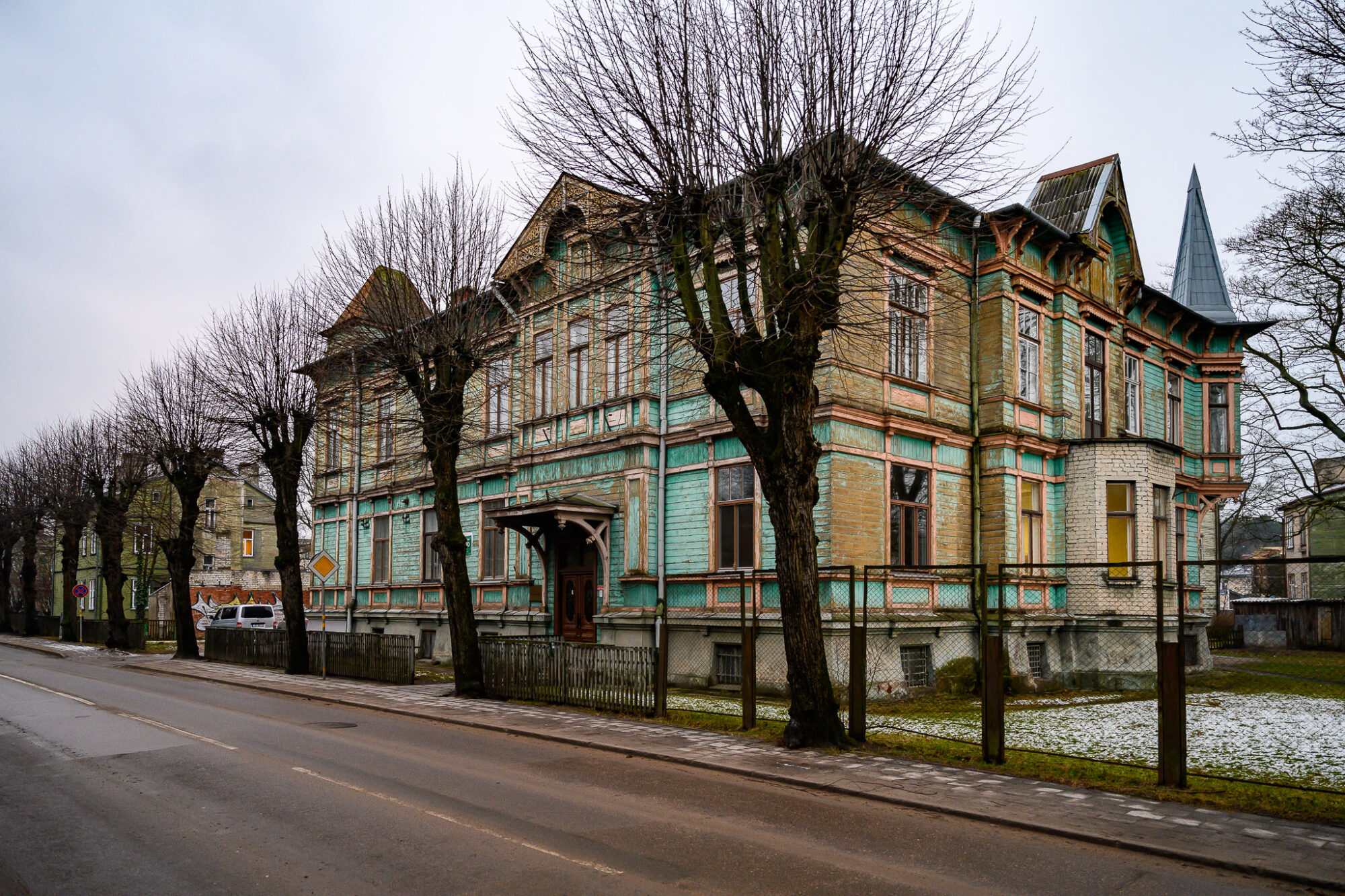 Liepājas pašvaldība ar sākumcenu 270 000 eiro sāk izsoli īpašumam Uliha ielā 36