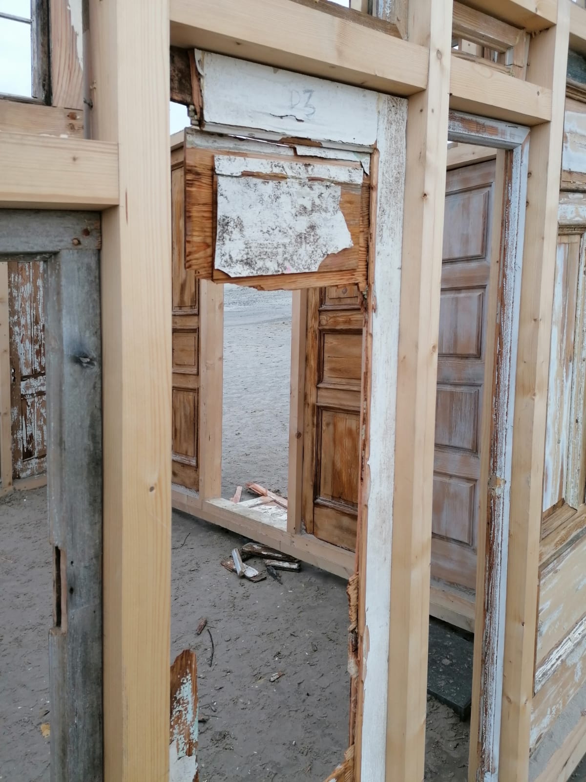 Vandaļi plosījušies Vēja paviljonā