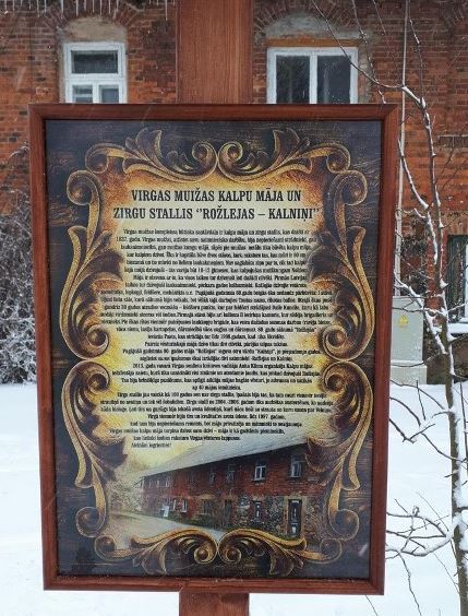 Virgā uzstāda jaunas informācijas zīmes tūristiem