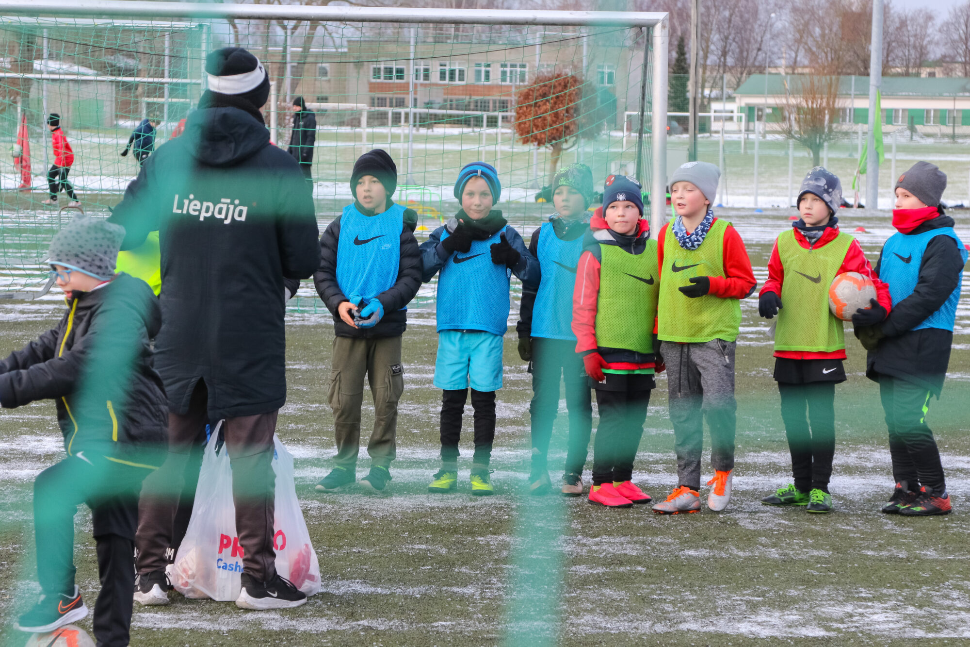No zālēm izdzītajiem sportistiem trūkst āra arēnu
