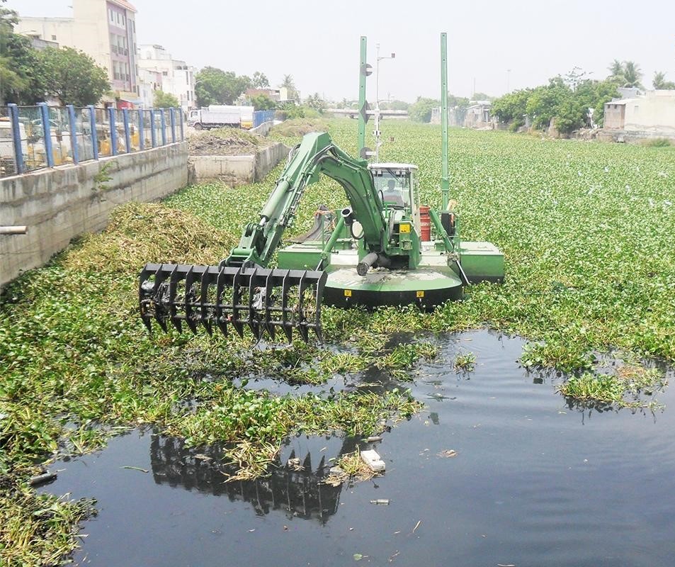 Liepājas pašvaldība iegādāsies traktoru ezera tīrīšanai