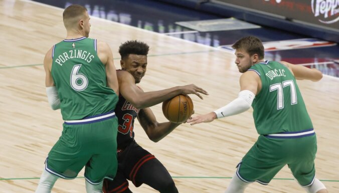 Porziņģim 20 punkti “Mavericks” zaudējumā; Dončičs “triple-double” sarakstā apsteidz Džordanu