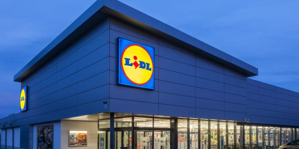 “Lidl” plāno veikalu Jaunliepājā, Ezerkrastā uzbūvētais stāv dīkā