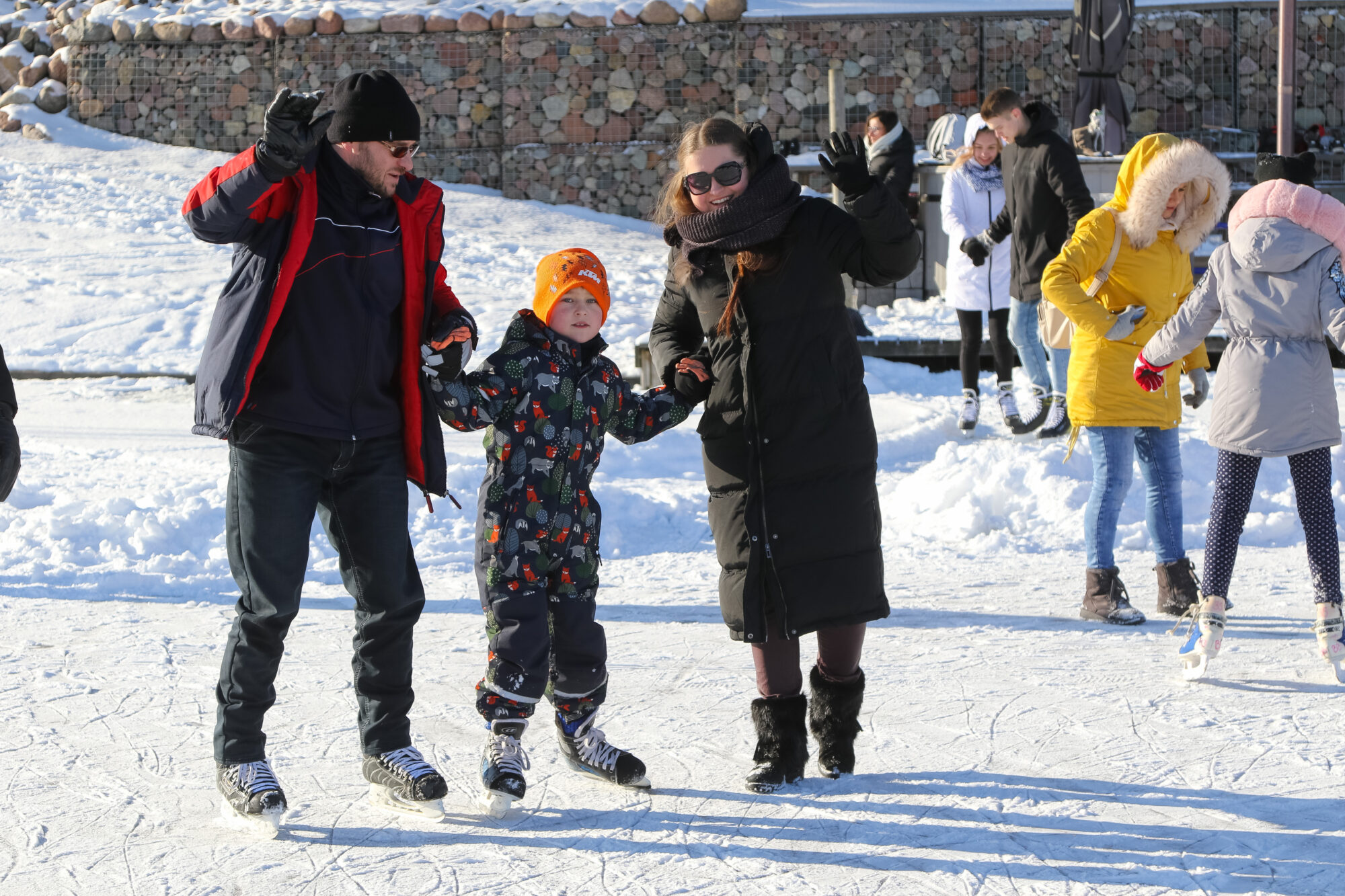 Pa ledu var nestaigāt, bet lidot. Liepājnieki steidz baudīt ziemas priekus Beberliņu brīvdabas slidotavā