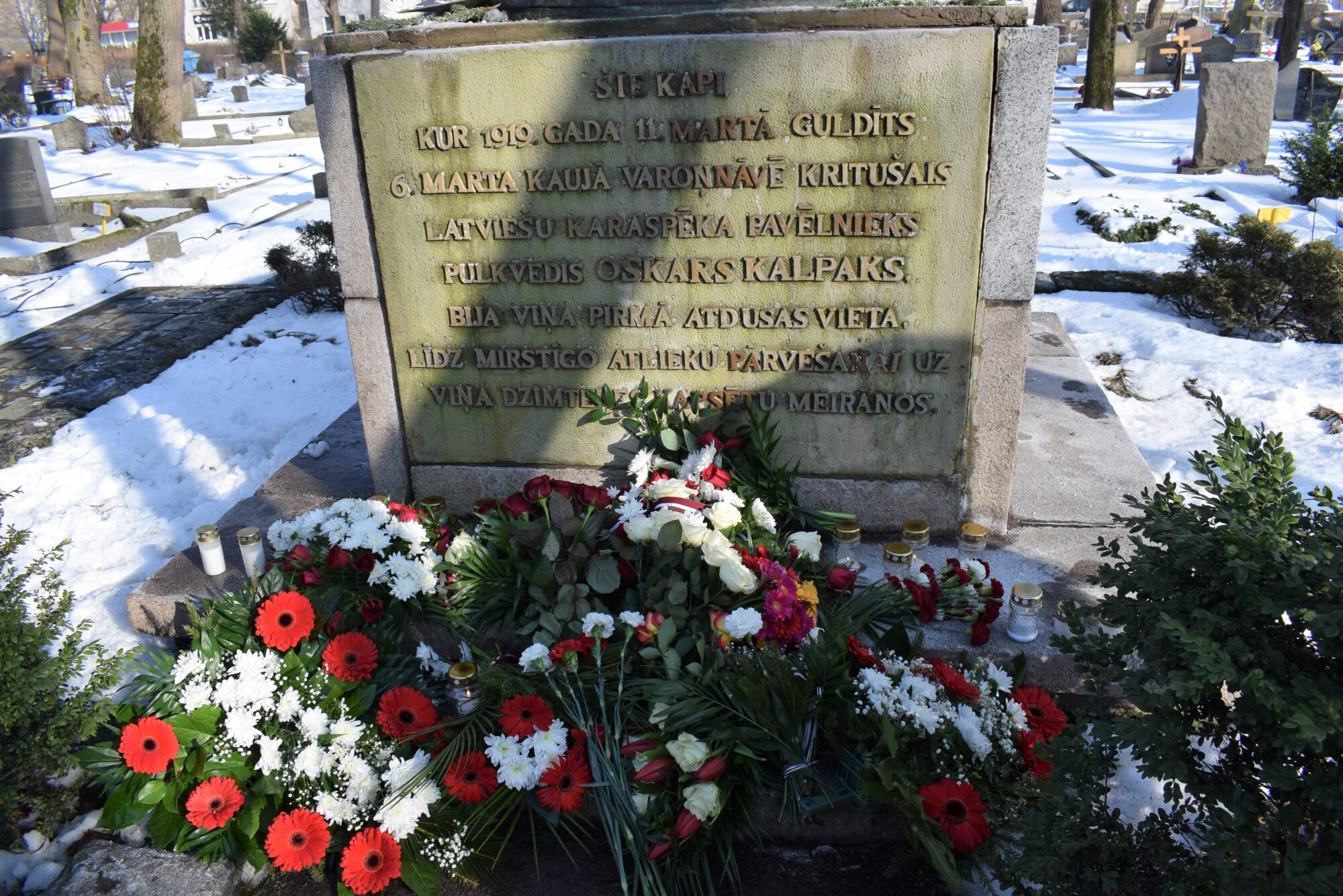 Šoreiz aicina individuāli pieminēt un nolikt ziedus pulkveža Oskara Kalpaka piemiņas vietā