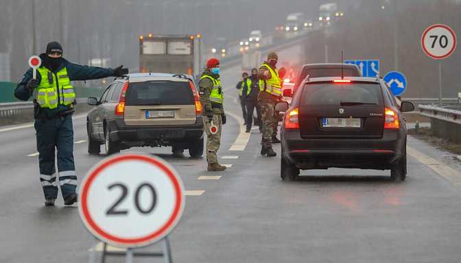 Lietuvā atjauno Covid-19 dēļ noteiktos pārvietošanās ierobežojumus starp pašvaldībām