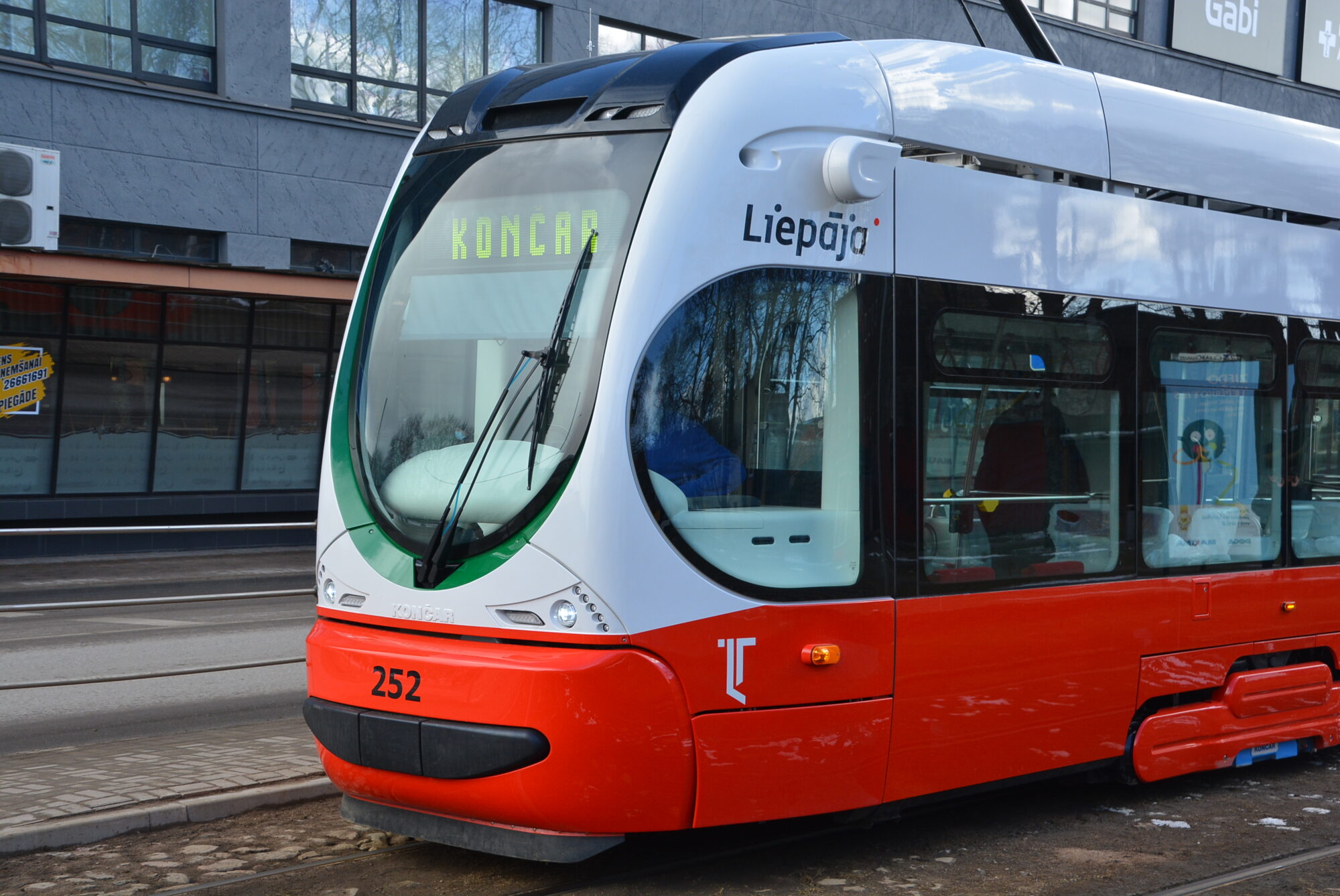 Vienas bremzes apstādina visus tramvajus