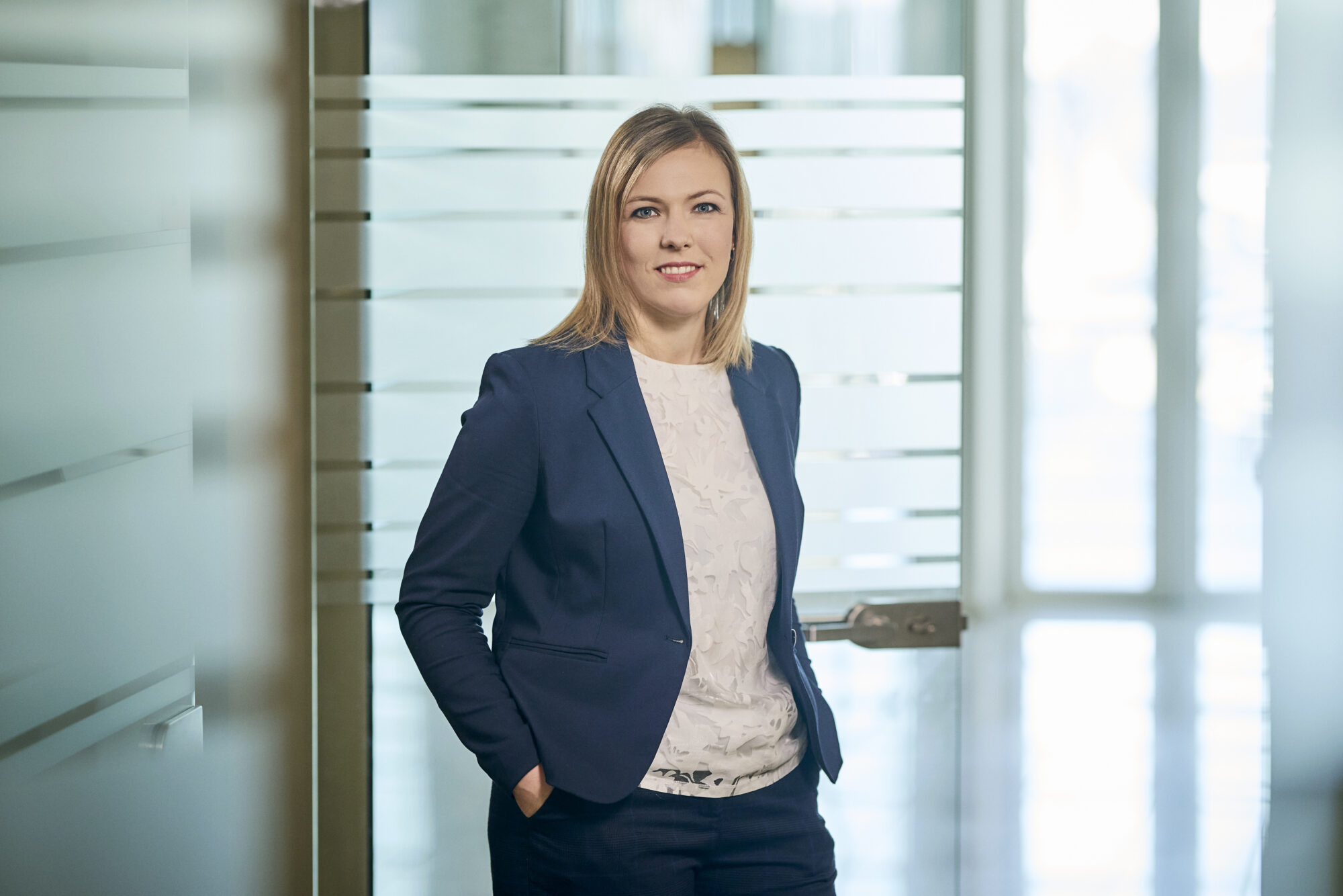 Aija Brikše: Pandēmijas laikā iedzīvotāji tērējuši daudz piesardzīgāk, naudu uzkrājuši, mazāk aizņēmušies