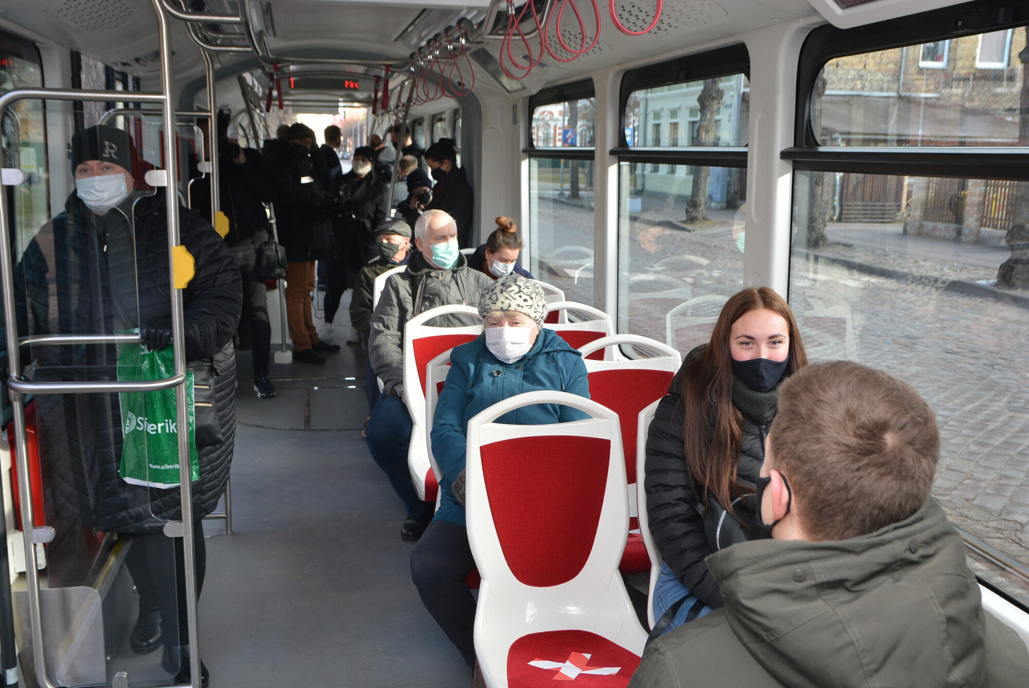 Pasažieru piesardzību kontrolē trīs reizes dienā