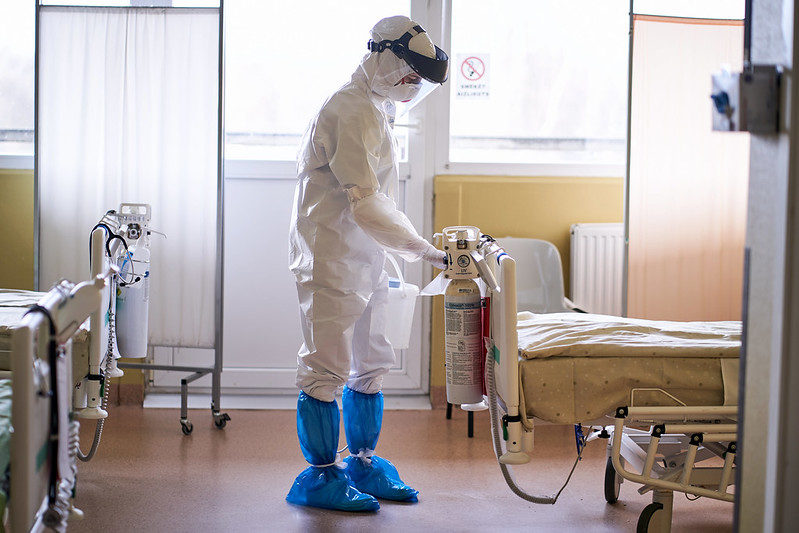Liepājas slimnīcā ārstējas divi bērni un viena grūtniece ar Covid-19 diagnozi