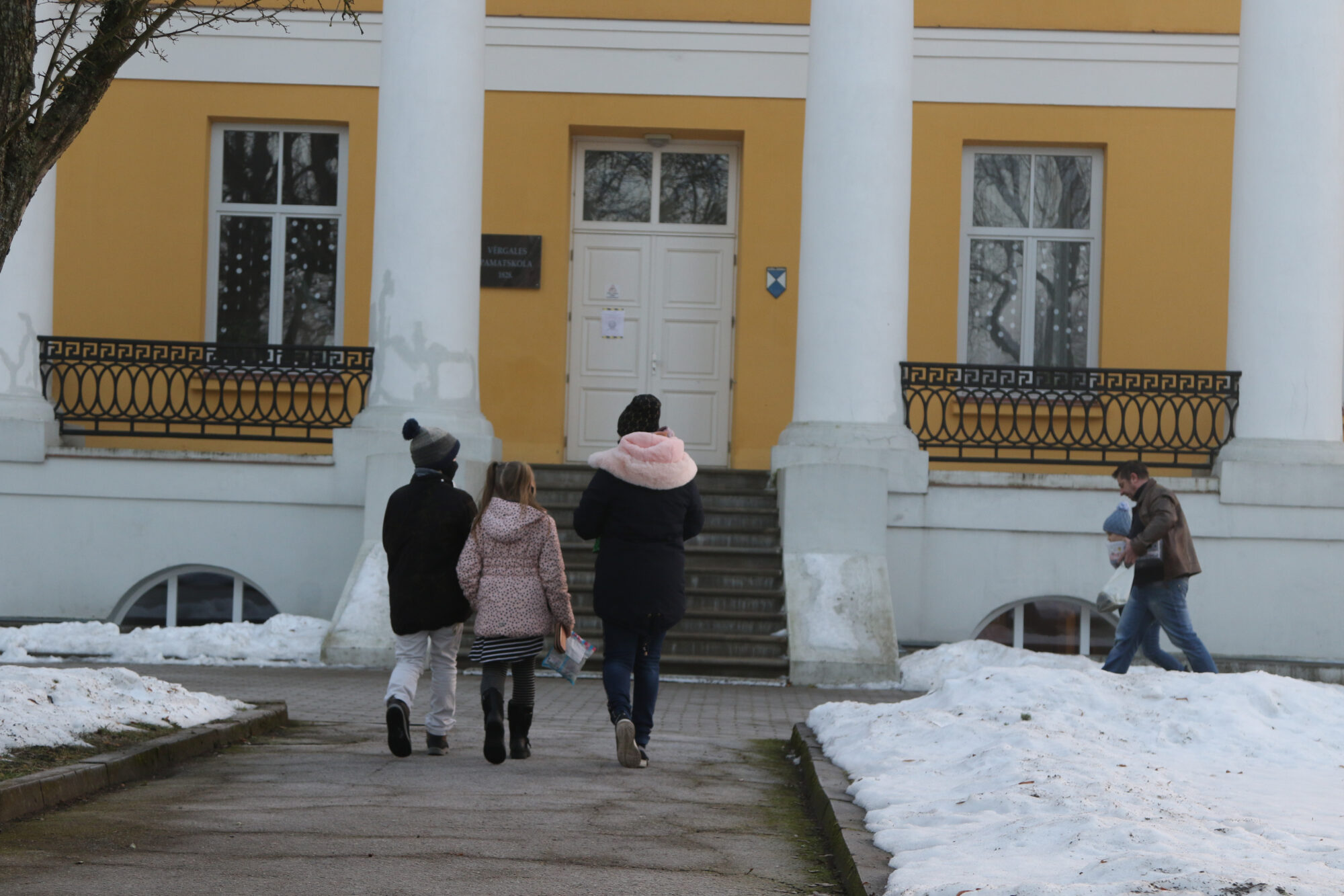 Par brīvdabas stundām domas dalās. Neredz praktisku risinājumu